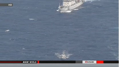 Một trong các Hải giám rượt sát nút một tàu cá Nhật Bản tại Senkaku sáng ngày 23/4.