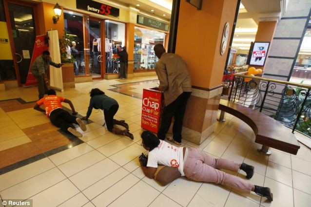 Người dân tìm cách thoát khỏi các tay súng tấn công trung tâm thương mại. Người dân tìm cách thoát khỏi các tay súng tấn công trung tâm thương mại.