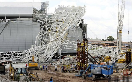 Cảnh đổ nát sau sự cố.