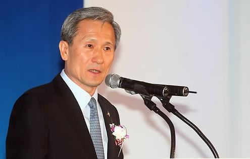 Bộ trưởng Quốc phòng Hàn Quốc Kim Kwan-jin. Bộ trưởng Quốc phòng Hàn Quốc Kim Kwan-jin.