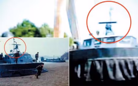 Một chiếc tàu đệm khí nằm trong một nhà máy vũ khí ở Sinuiju, tỉnh Bắc Pyongan. Nó có vẻ giống chiếc nằm ở hình dưới cùng bên trái được sử dụng trong cuộc diễn tập đổ bộ của quân đội Bắc Triều Tiên vào tháng Ba.