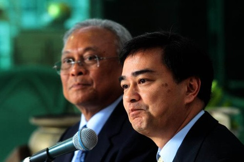 Cựu thủ tướng Thái LanAbhisit Vejjajiva (phải)và cựu phó thủ tướng Suthep Thaugsuban. Cựu thủ tướng Thái LanAbhisit Vejjajiva (phải)và cựu phó thủ tướng Suthep Thaugsuban.