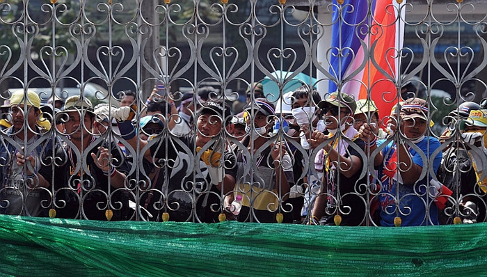 Những người biểu tình chống chính phủ Thái Lan bao vây các địa điểm ở thành phố Bangkok. Những người biểu tình chống chính phủ Thái Lan bao vây các địa điểm ở thành phố Bangkok.