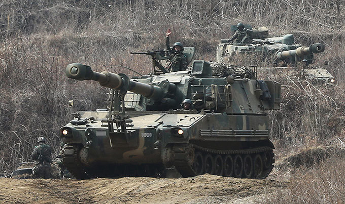 Cuộc tập trận diễn ra trong bối cảnh mối quan hệ giữa Bình Nhưỡng và Seoul gia tăng căng thẳng. Cuộc tập trận diễn ra trong bối cảnh mối quan hệ giữa Bình Nhưỡng và Seoul gia tăng căng thẳng.