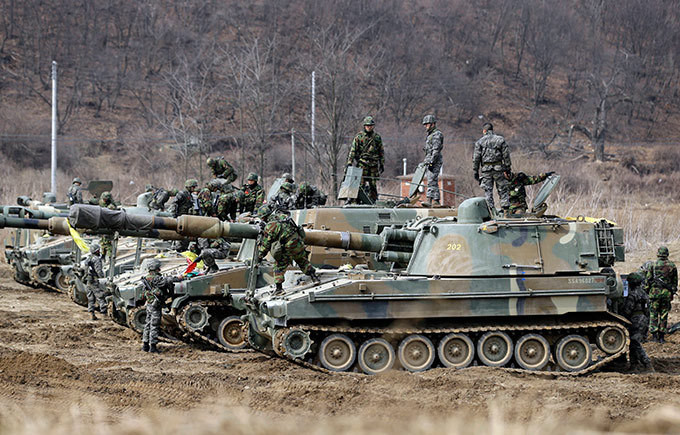 Binh sĩ Mỹ-Hàn tham gia tập trận chung hôm 13/3. Binh sĩ Mỹ-Hàn tham gia tập trận chung hôm 13/3.