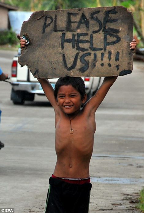 Lời kêu cứu của một em bé Philippines đang bị hành hạ vì đói. Lời kêu cứu của một em bé Philippines đang bị hành hạ vì đói.