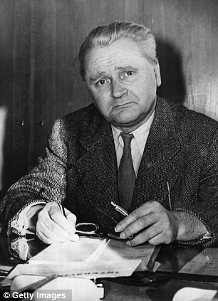 Nhà vật lý người Áo Eugen Saenger. Nhà vật lý người Áo Eugen Saenger.