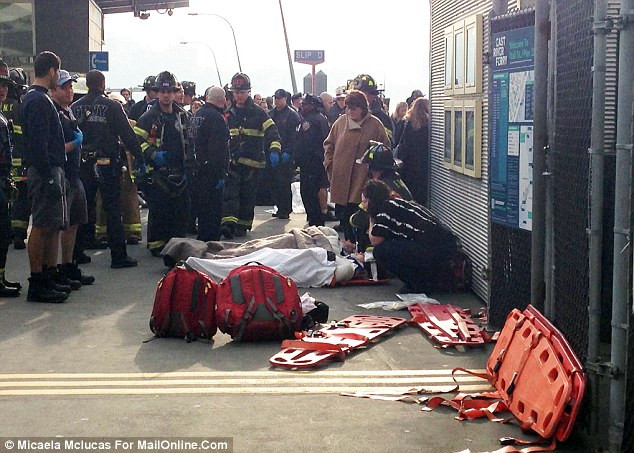 Hàng chục hành khách đã bị thương.