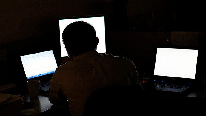 Hacker quân sự Trung Quốc được cho là thủ phạm của vụ đánh cắp gây thiệt hại lớn cho chương trình phát triển vũ khí của Lầu Năm Góc. Hacker quân sự Trung Quốc được cho là thủ phạm của vụ đánh cắp gây thiệt hại lớn cho chương trình phát triển vũ khí của Lầu Năm Góc.