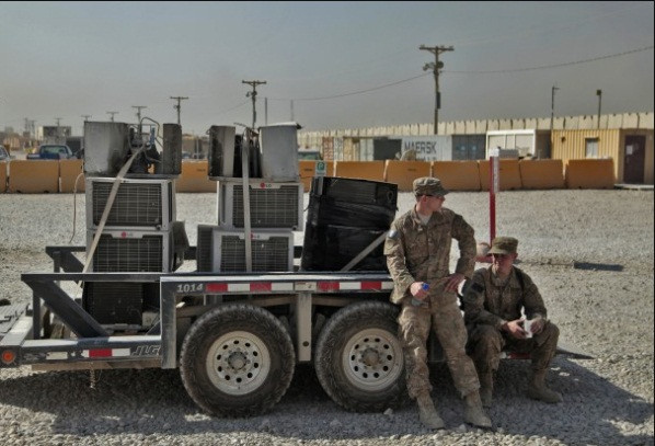 Lính Mỹ tại căn cứ không quân Bagram. Lính Mỹ tại căn cứ không quân Bagram.