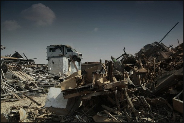 Những chiếc radio bị phá vỡ xếp chồng lên nhau tại bãi phiếu liệu gần sân bay Bagram. Những chiếc radio bị phá vỡ xếp chồng lên nhau tại bãi phiếu liệu gần sân bay Bagram.