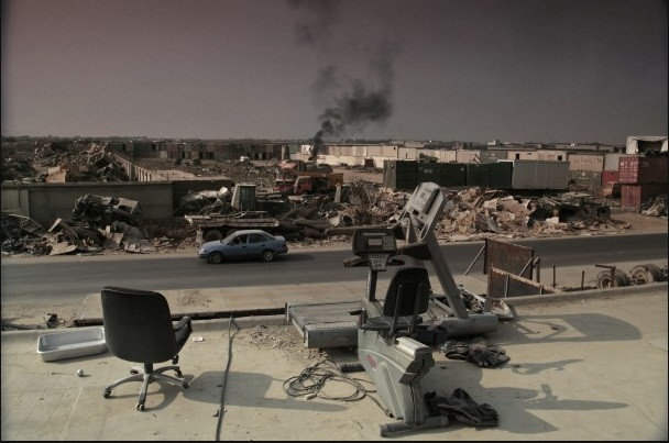 Bãi phế liệu gần sân bay Bagram. Bãi phế liệu gần sân bay Bagram.