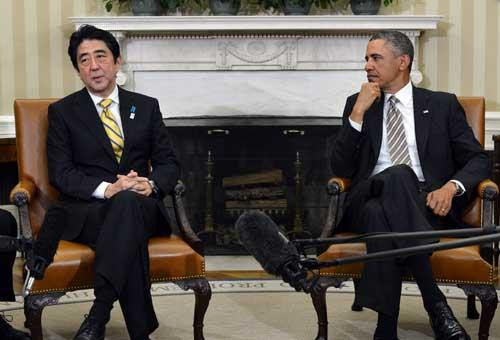 Thủ tướng Nhật Bản Shinzo Abe (trái) và Tổng thống Mỹ Barack Obama trong cuộc hội đàm tại Washington hôm 22/2. Thủ tướng Nhật Bản Shinzo Abe (trái) và Tổng thống Mỹ Barack Obama trong cuộc hội đàm tại Washington hôm 22/2.