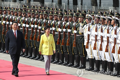 Chủ tịch nước Trung Quốc Tập Cận Bình đón Tổng thống Hàn Quốc Park Geun-hye Chủ tịch nước Trung Quốc Tập Cận Bình đón Tổng thống Hàn Quốc Park Geun-hye