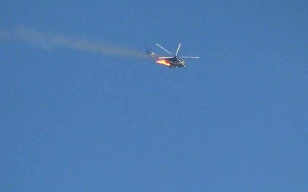 Chiếc trực thăng bốc lửa sau khi trúng đạn. Chiếc trực thăng bốc lửa sau khi trúng đạn.