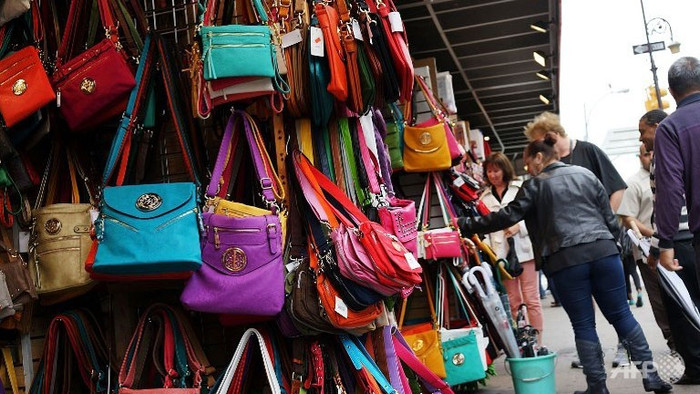 Chinatown được biết đến là điểm nóng buôn bán hàng hóa cao cấp giả.