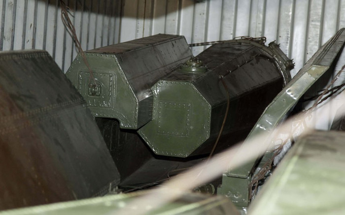 Các bộ phận tên lửa được chuyên gia xác định là hệ thống điều khiển radar do Liên Xô sản xuất của tên lửa đất đối không. Các bộ phận tên lửa được chuyên gia xác định là hệ thống điều khiển radar do Liên Xô sản xuất của tên lửa đất đối không.