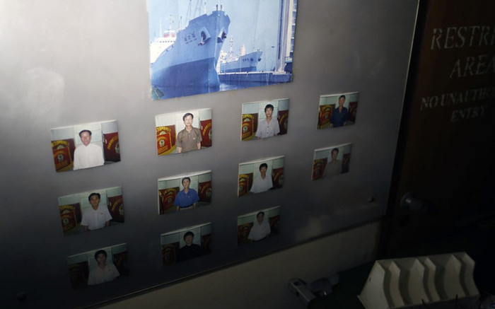 Ảnh của thủy thủ đoàn tàu Chong Chon Gang. Ảnh của thủy thủ đoàn tàu Chong Chon Gang.