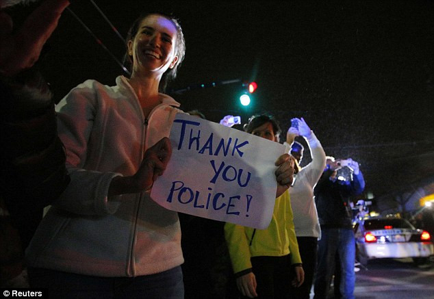 Lời cảm ơn từ dân chúng dành cho những nhân viên an ninh Boston.