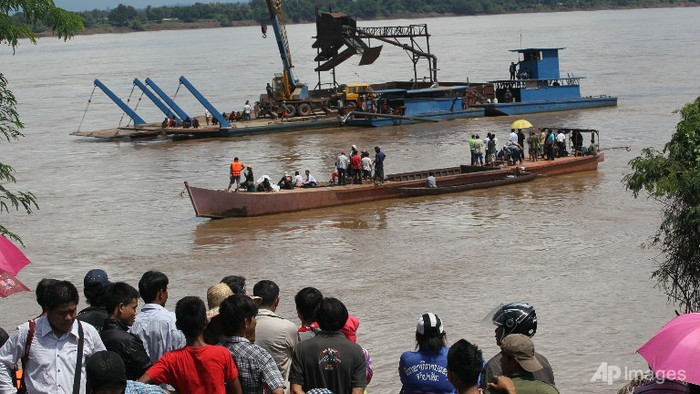 Mười tàu thuyền các loại được huy động tuần tra tìm kiếm các nạn nhân. Mười tàu thuyền các loại được huy động tuần tra tìm kiếm các nạn nhân.