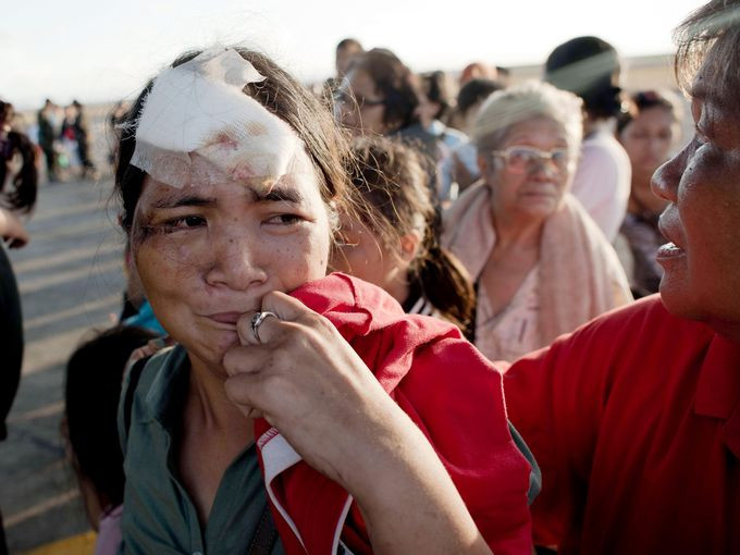 Những nạn nhân siêu bão Haiyan may mắn sống sót đang trông chờ thức ăn, nước uống, thuốc men từng giờ từng phút. Những nạn nhân siêu bão Haiyan may mắn sống sót đang trông chờ thức ăn, nước uống, thuốc men từng giờ từng phút.