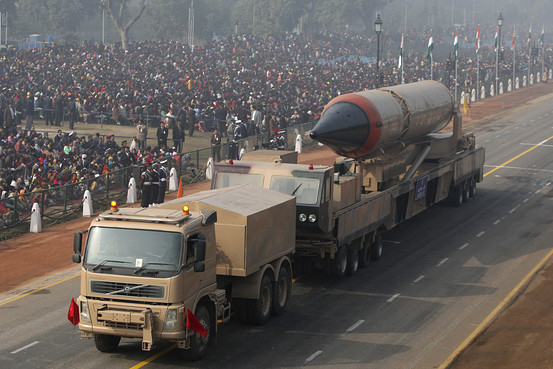 Tên lửa Agni III do Ấn Độ phát triển (hình minh họa) Tên lửa Agni III do Ấn Độ phát triển (hình minh họa)
