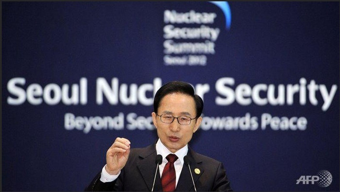 Tổng thống Hàn Quốc Lee Myung-Bak. Tổng thống Hàn Quốc Lee Myung-Bak.