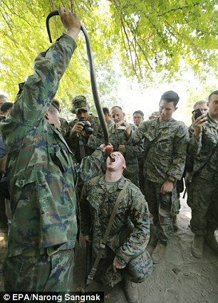 Tại một số nơi ở châu Á, huyết rắn được coi là một vị thuốc kích dục. Tại một số nơi ở châu Á, huyết rắn được coi là một vị thuốc kích dục.
