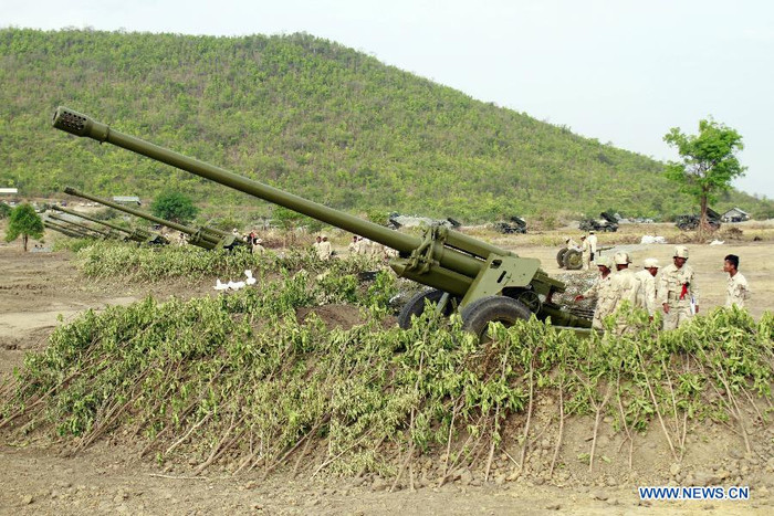 Cuộc diễn tập diễn ra trong bối cảnh Campuchia và Thái Lan đang chờ đợi phán quyết của Tòa án Công lý Quốc tế về khu đất tranh chấp giữa hai nước gần khu đền cổ Preah Vihear. Cuộc diễn tập diễn ra trong bối cảnh Campuchia và Thái Lan đang chờ đợi phán quyết của Tòa án Công lý Quốc tế về khu đất tranh chấp giữa hai nước gần khu đền cổ Preah Vihear.