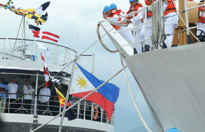 Tàu BRP Ramon Alcaraz nhìn từ xa.