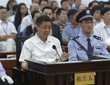 Bạc Hy Lai phản biện rõ ràng, lưu loát, hùng hồn và tập trung khiến một số người trước kia vốn rất ghét ông giờ có xu hướng quên tất cả những điều khủng khiếp mà ông bị cáo buộc đã làm. Bạc Hy Lai phản biện rõ ràng, lưu loát, hùng hồn và tập trung khiến một số người trước kia vốn rất ghét ông giờ có xu hướng quên tất cả những điều khủng khiếp mà ông bị cáo buộc đã làm.