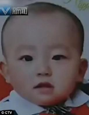 Cậu bé xấu số vô tình trở thành nạn nhân của một thảm kịch kinh hoàng. Cậu bé xấu số vô tình trở thành nạn nhân của một thảm kịch kinh hoàng.