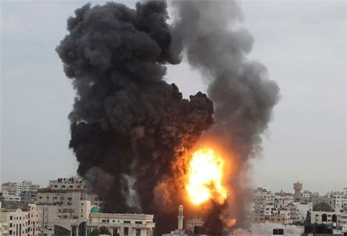 Vụ nã đạn pháo tại Homs giết chết 3 dân thường, làm 25 người bị thương.