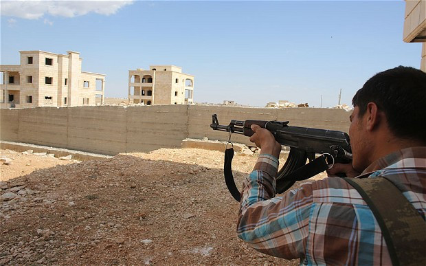 Một tay súng nổi dậy sử dụng AK47 và một vài khẩu súng máy hạng nặng chống lại xe tăng, máy bay yểm trợ và pháo binh của quân chính phủ tại Aleppo. Một tay súng nổi dậy sử dụng AK47 và một vài khẩu súng máy hạng nặng chống lại xe tăng, máy bay yểm trợ và pháo binh của quân chính phủ tại Aleppo.