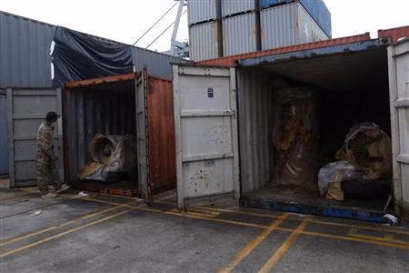 12 động cơ MiG đã được tìm thấy trong conteiner thứ 8 này. 12 động cơ MiG đã được tìm thấy trong conteiner thứ 8 này.