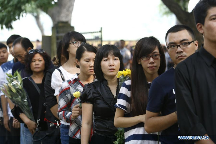 Người dân Việt Nam tới viếng Đại tướng. Người dân Việt Nam tới viếng Đại tướng.