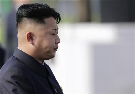 Nhà lãnh đạo Triều Tiên Kim Jong-un tại lễ tưởng niệm liệt sĩ ở nghĩa trang Bình Nhưỡng. Nhà lãnh đạo Triều Tiên Kim Jong-un tại lễ tưởng niệm liệt sĩ ở nghĩa trang Bình Nhưỡng.