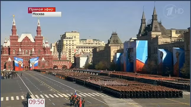 Đoàn diễu binh tiến về phía lễ đài Đoàn diễu binh tiến về phía lễ đài