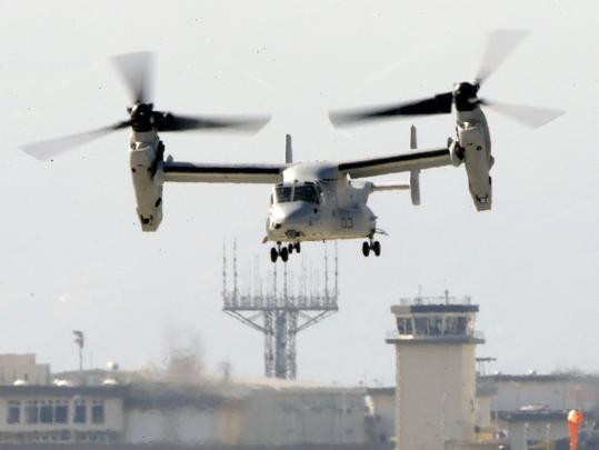 Máy bay Ospreys của không quân Mỹ tại căn cứ không quân Futenma, Okinawa Máy bay Ospreys của không quân Mỹ tại căn cứ không quân Futenma, Okinawa