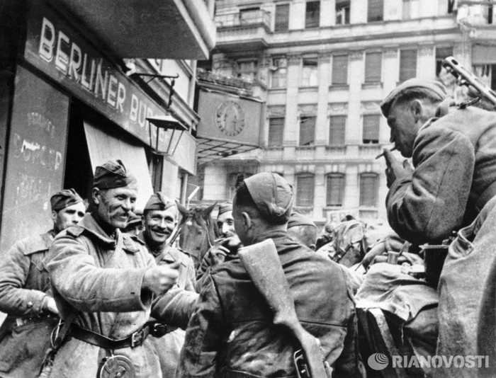 Những lời chúc mừng sau trận đánh ác liệt.