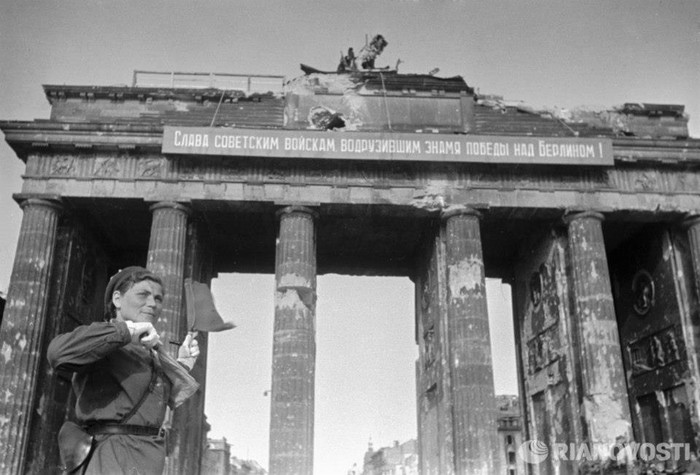 Một nữ quân nhân làm việc tại thủ đô Berlin.