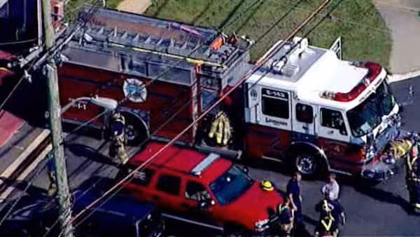 Xe cứu hỏa, cứu thương có mặt tại hiện trường. Xe cứu hỏa, cứu thương có mặt tại hiện trường.