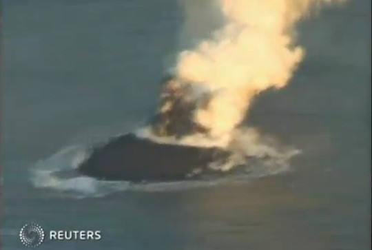 Đảo mới đang hình thành tại Nhật Bản. Đảo mới đang hình thành tại Nhật Bản.