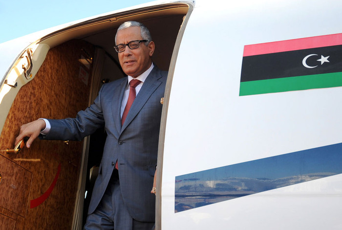 Thủ tướng Libya Ali Zeidan tại sân bay Tunis-Carthage ngày 12/6/2013 nhân chuyến thăm chính thức Tunisia. Thủ tướng Libya Ali Zeidan tại sân bay Tunis-Carthage ngày 12/6/2013 nhân chuyến thăm chính thức Tunisia.