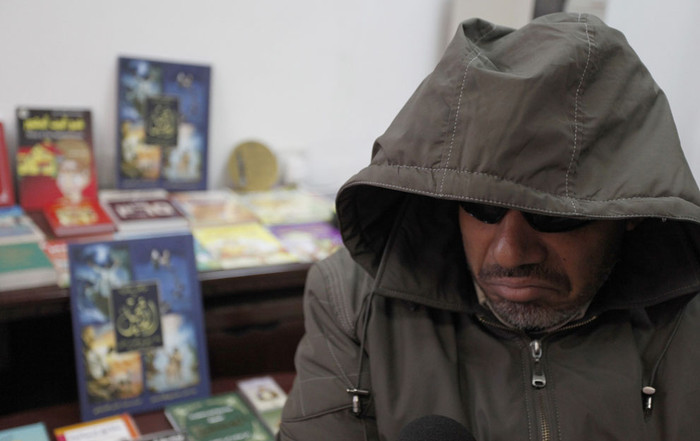 Doanh nhân, nhà truyền giáo Ai Cập tại Libya Sherif Ramsis, 45 tuổi, giấu mặt khi trả lời phỏng vấn AP. Doanh nhân, nhà truyền giáo Ai Cập tại Libya Sherif Ramsis, 45 tuổi, giấu mặt khi trả lời phỏng vấn AP.