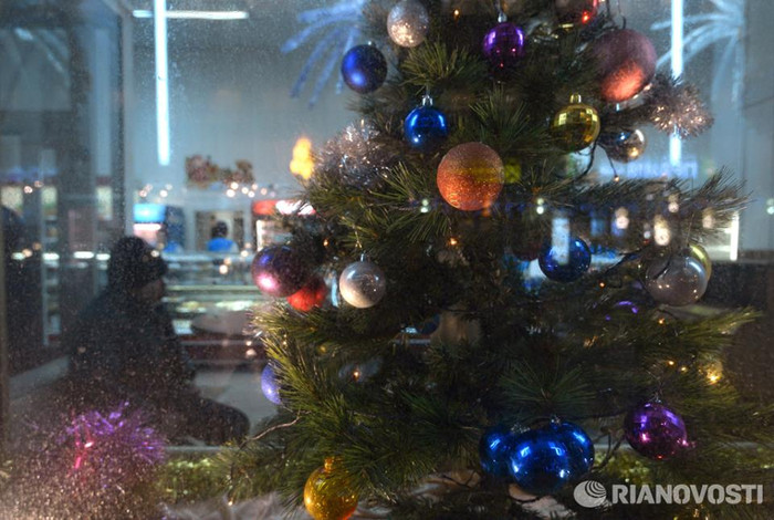 Không khí Giáng sinh đang tới gần với tiết trời se lạnh tại thủ đô Moscow. Không khí Giáng sinh đang tới gần với tiết trời se lạnh tại thủ đô Moscow.