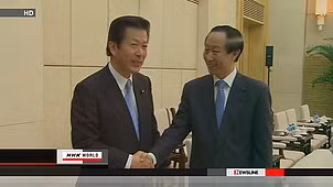 Ông Yamaguchi (trái) và ông Vương Gia Thụy.