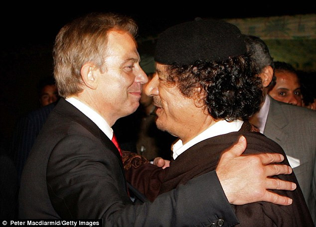 Ông Tony Blair trong một lần gặp gỡ Đại tá Gaddafi. Ông Tony Blair trong một lần gặp gỡ Đại tá Gaddafi.