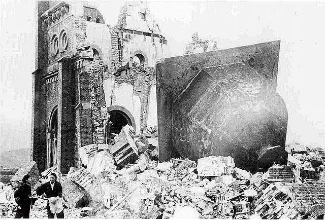 Cảnh đổ nát tại Hiroshima sau vụ ném bom của Mỹ. Cảnh đổ nát tại Hiroshima sau vụ ném bom của Mỹ.