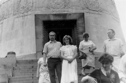 Ông Putin và vợ trong những năm 1980. Ông Putin và vợ trong những năm 1980.